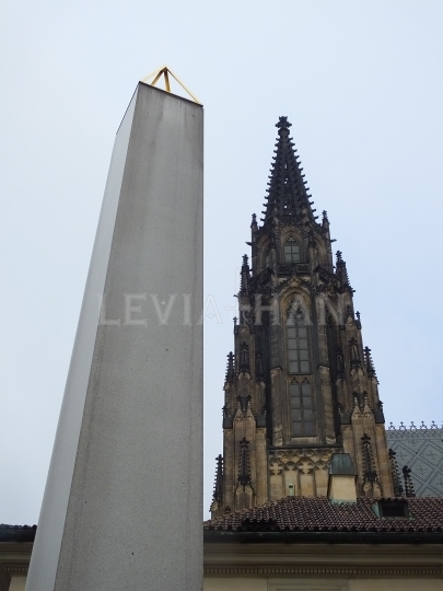 Pražský hrad - věž Katedrály svatého Víta a obelisk J. Plečnika